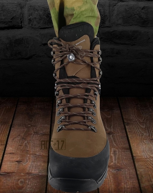 Изображение Демисезонные треккинговые ботинки Elbrus GTX Lowa